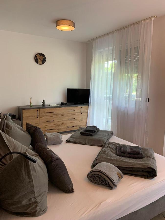 Aron Apartman-Залакарос Екстериор снимка