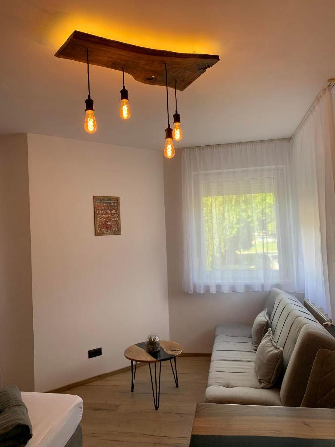 Aron Apartman-Залакарос Екстериор снимка